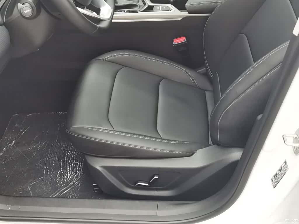 Geely Emgrand, 2025 20