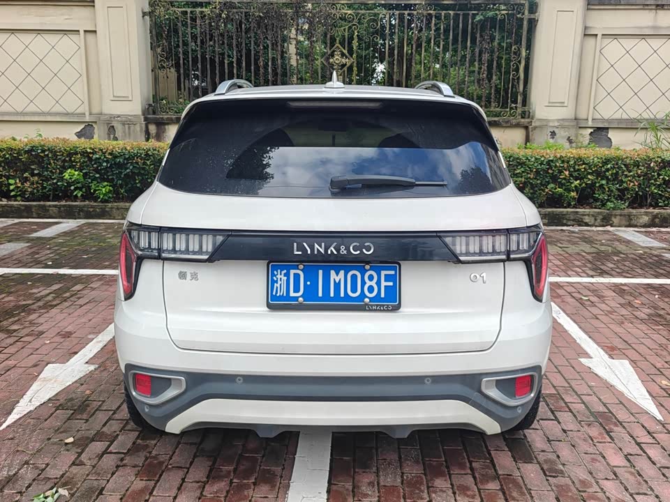 Lynk & Co 01