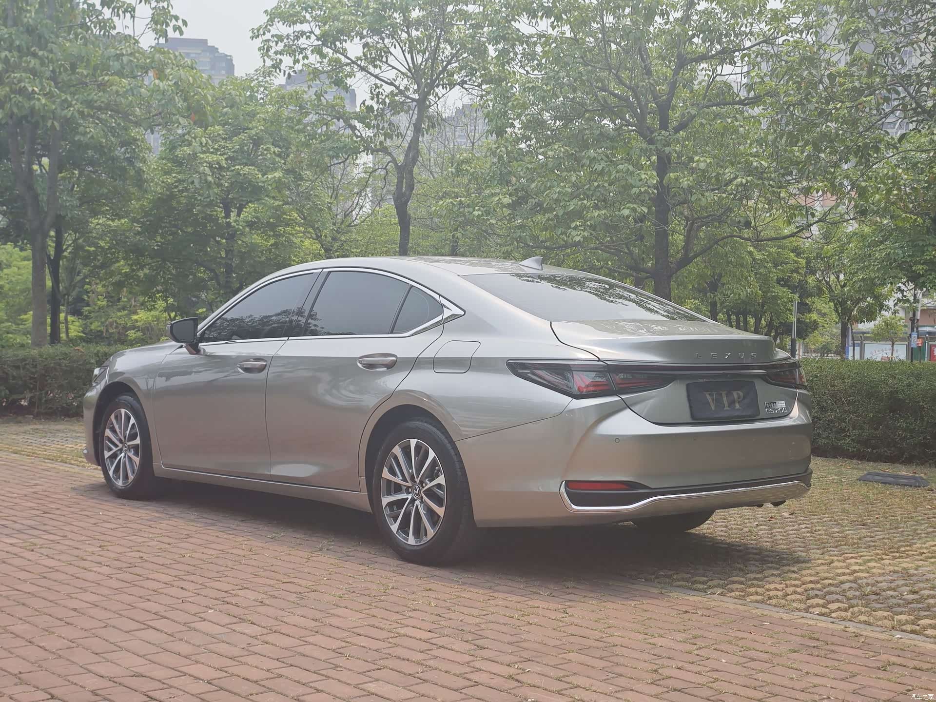 Lexus ES, 2025 все фото