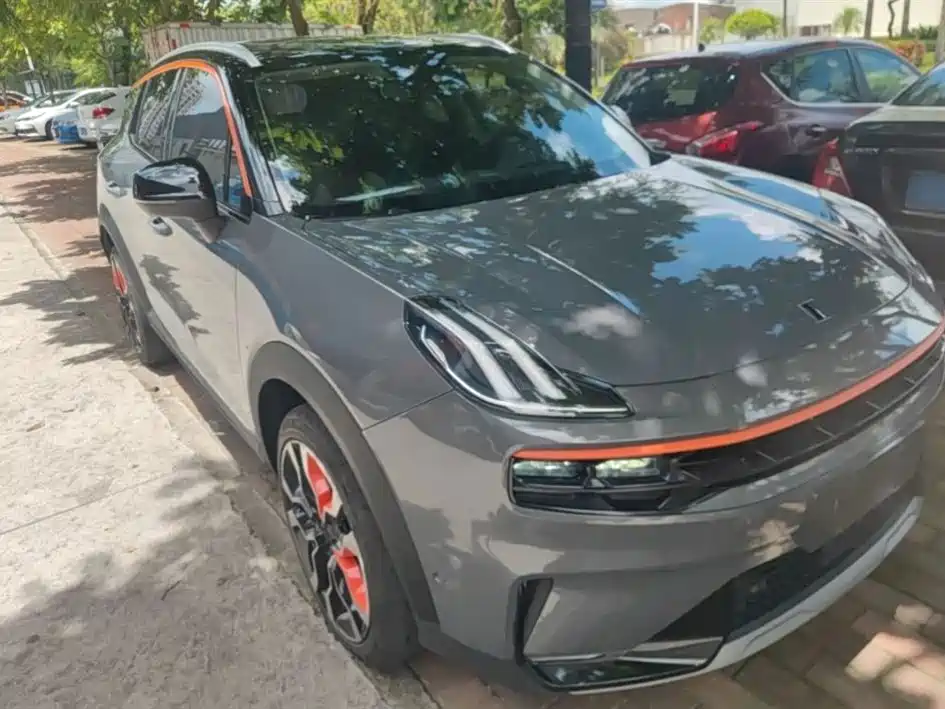Lynk & Co 06