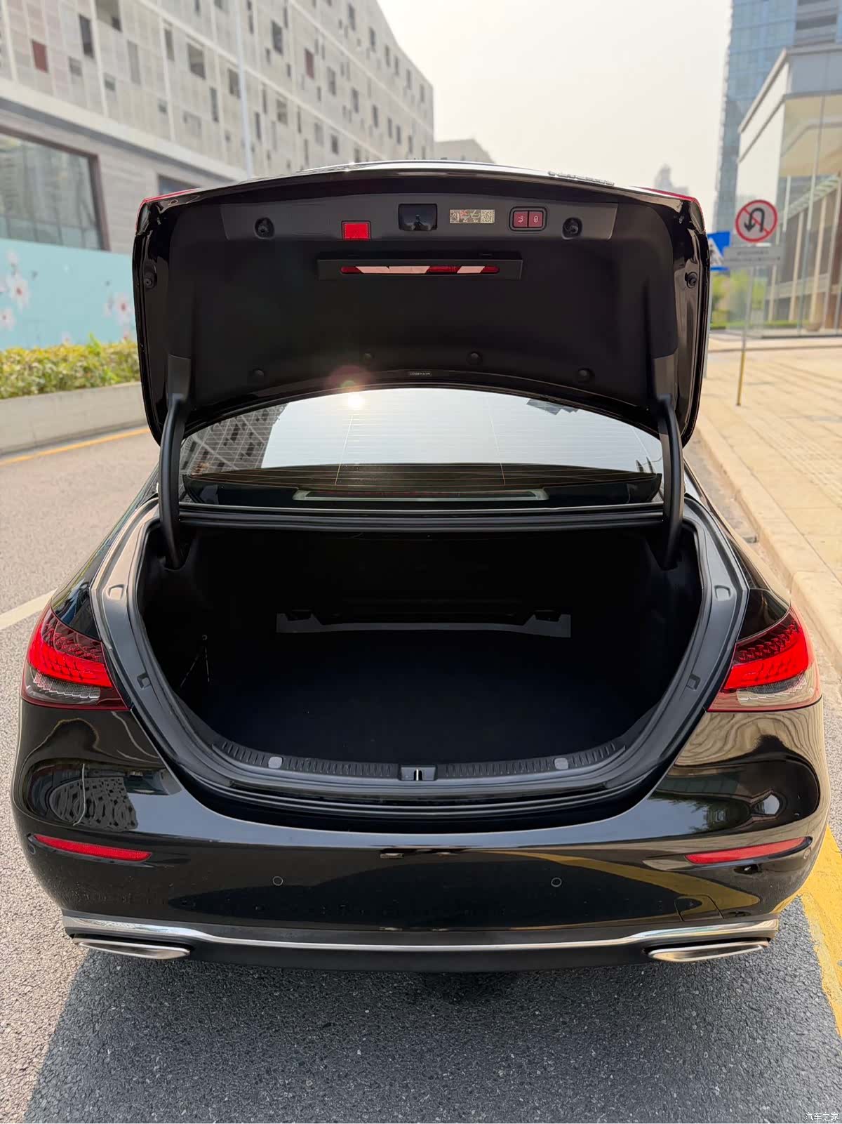 Mercedes-Benz E-Class, 2023 17
