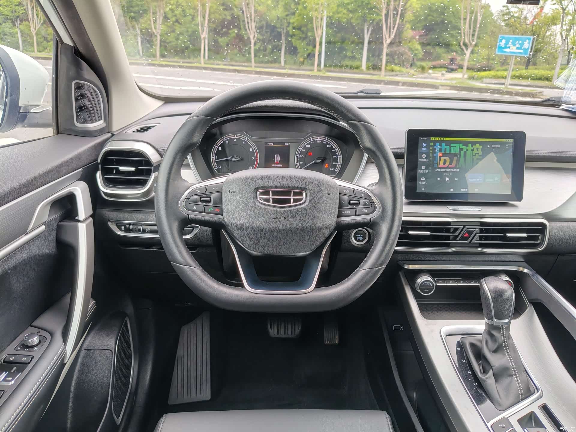 Geely Coolray, 2021 9