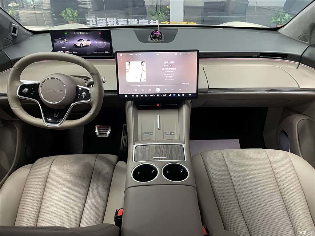 Luxeed R7, 2025 17
