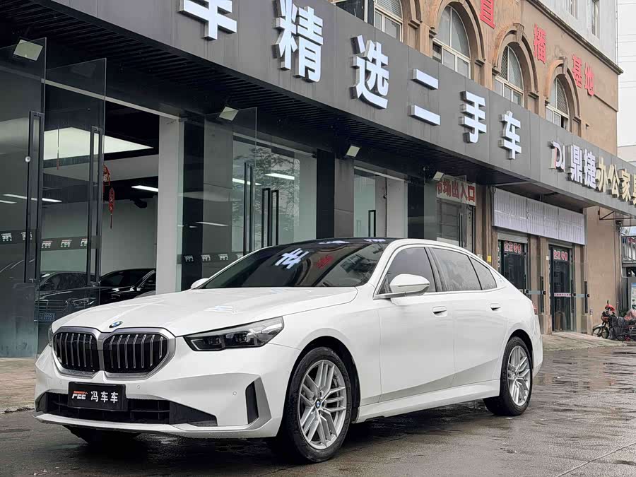 BMW 5 Series 2025, фото 1