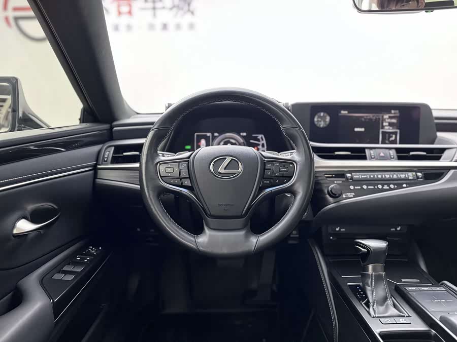 Lexus ES 2018, фото 10