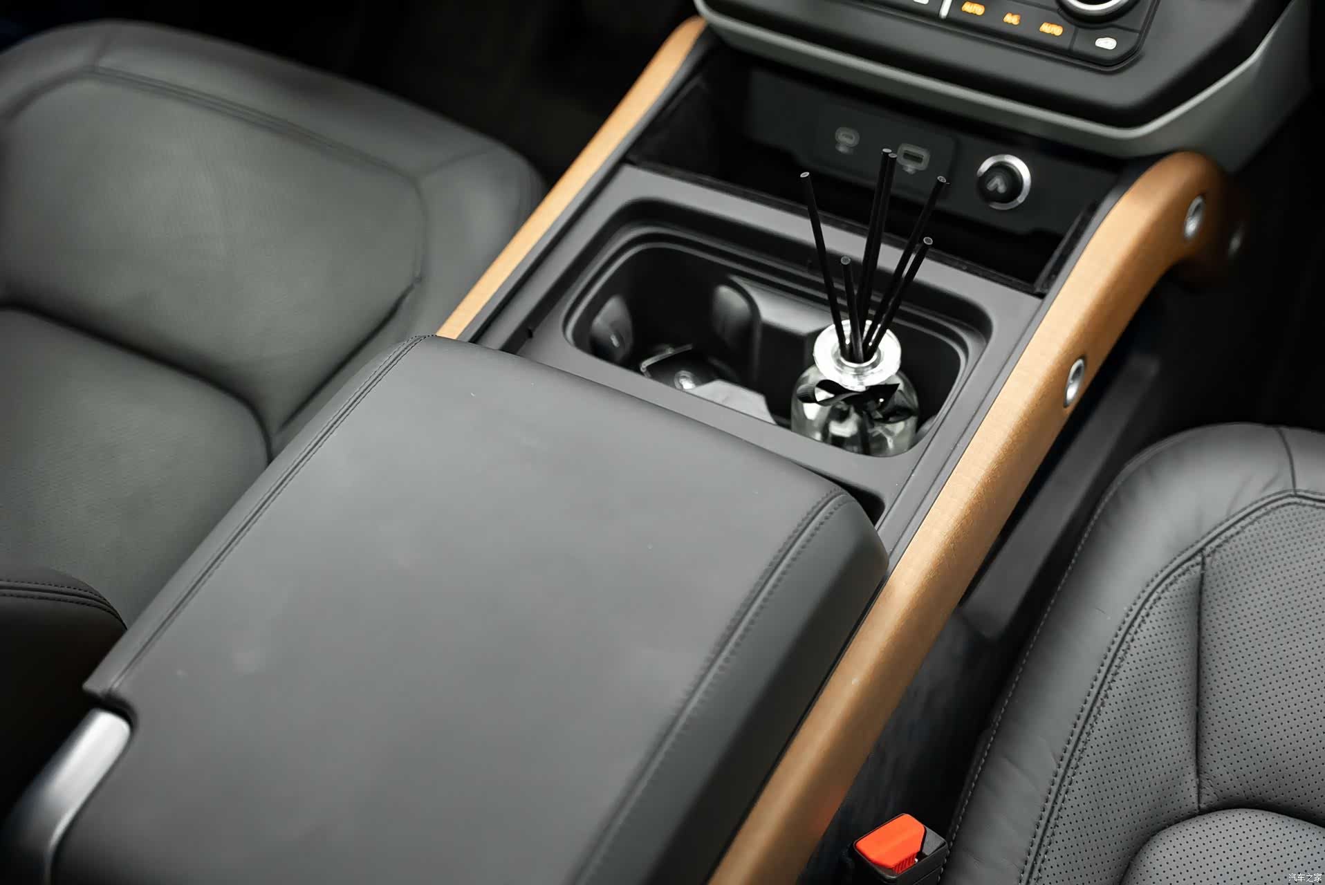 Land Rover Defender, 2023 8