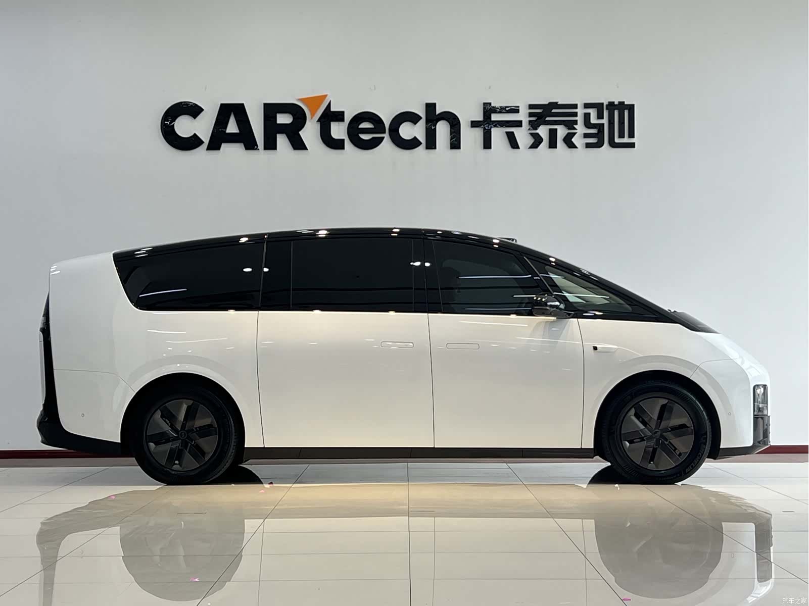 Li Auto MEGA, 2025 4