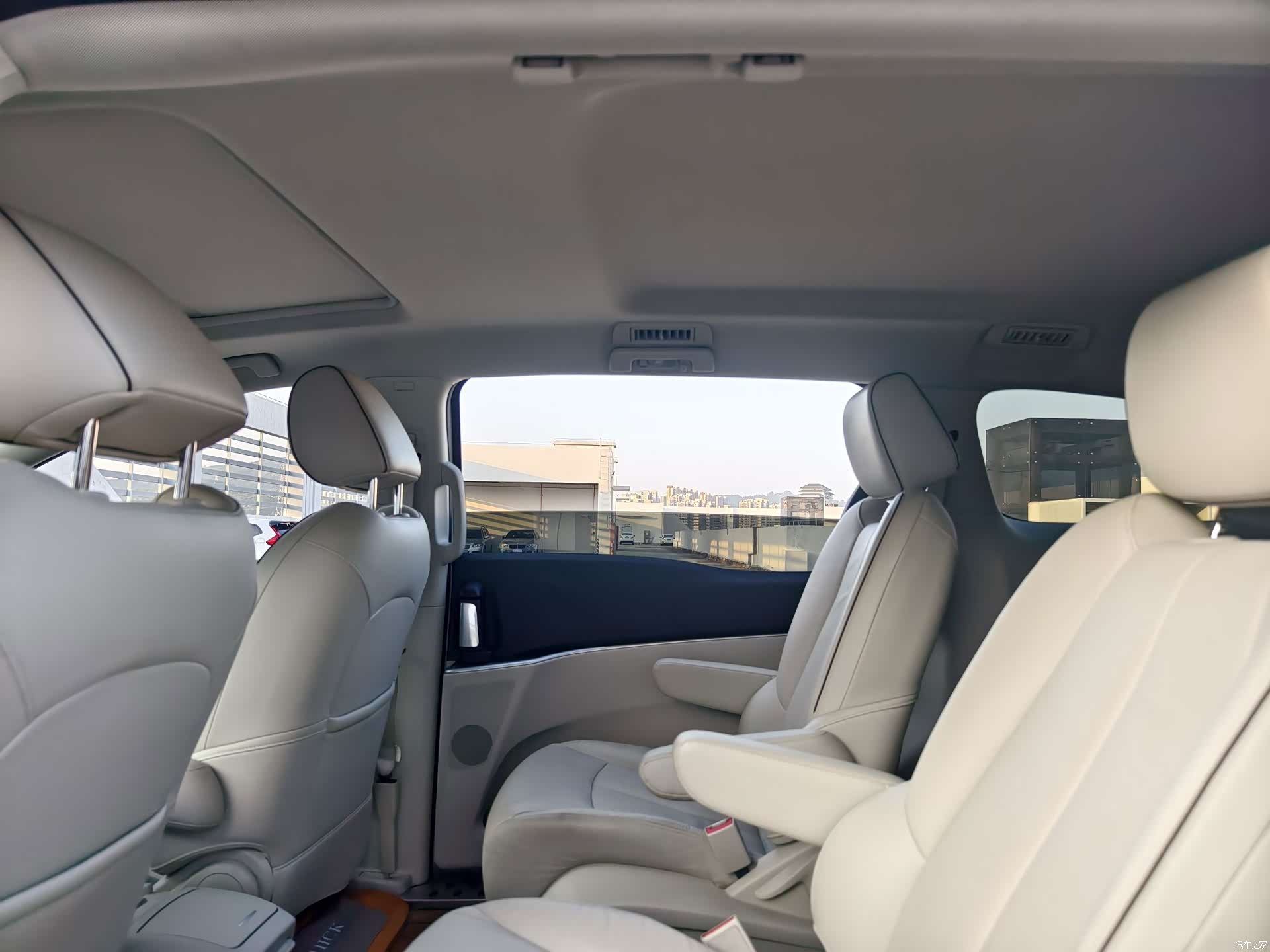 Buick GL8, 2021 9