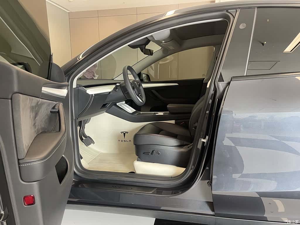 Tesla Model Y, 2025 16
