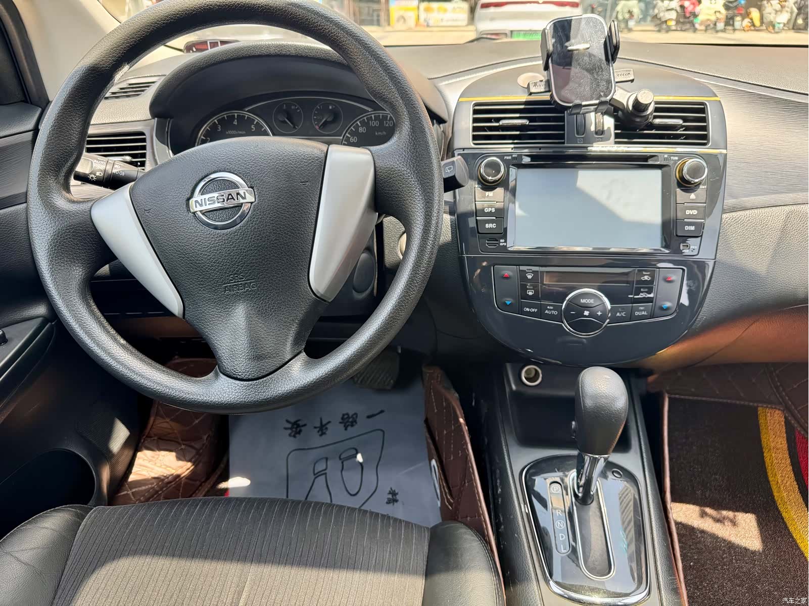 Nissan Tiida, 2012 16