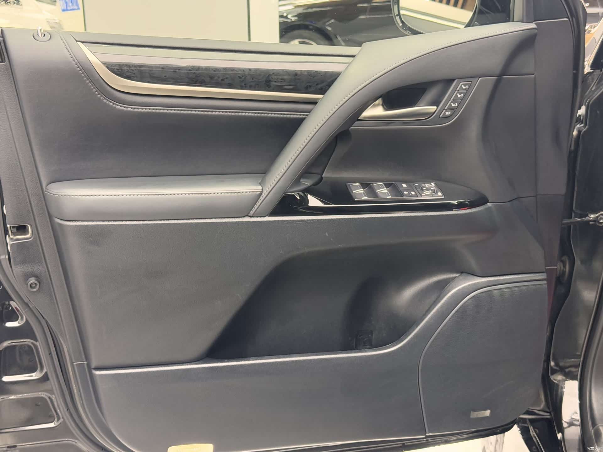 Lexus LX, 2017 21