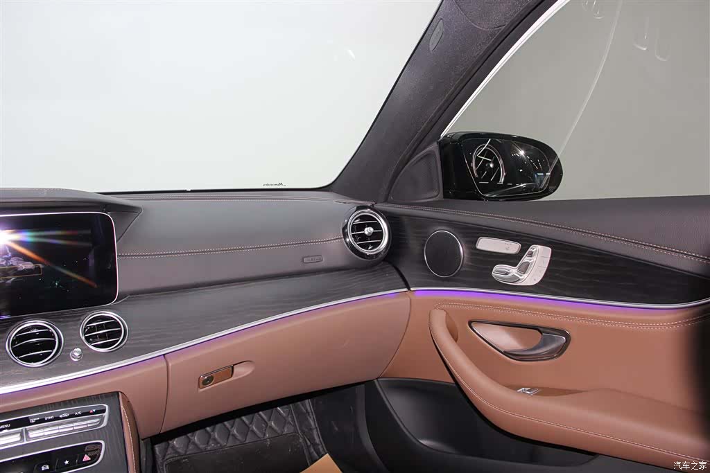 Mercedes-Benz E-Class, 2023 27
