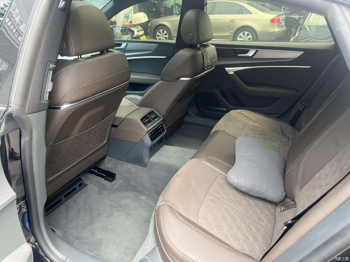 Audi A7L, 2023 все фото