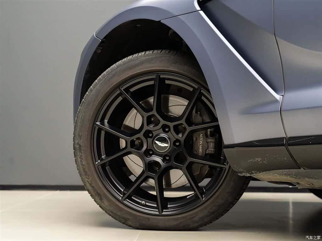 Aston Martin DBX, 2024 все фото