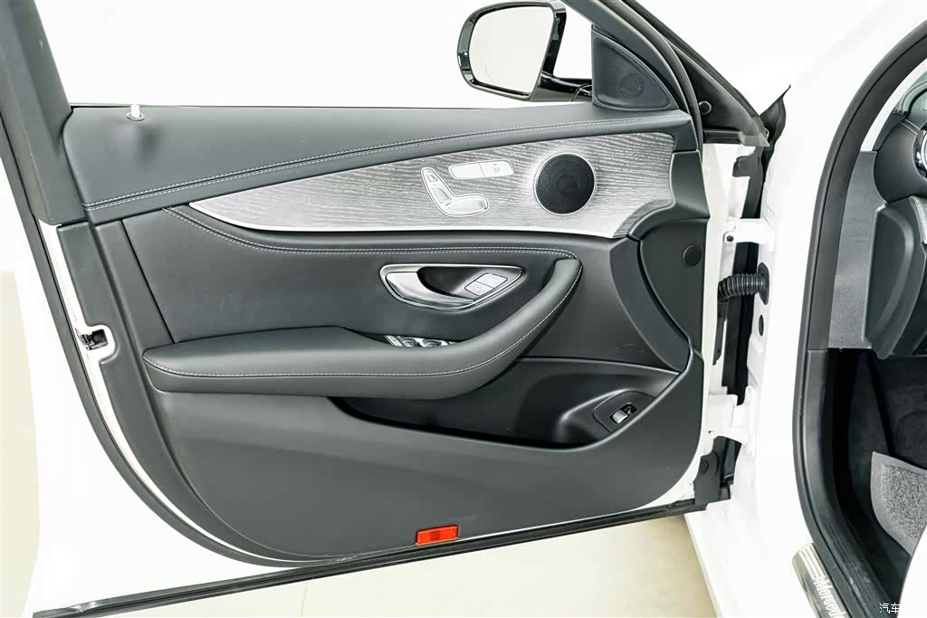 Mercedes-Benz E-Class, 2024 16
