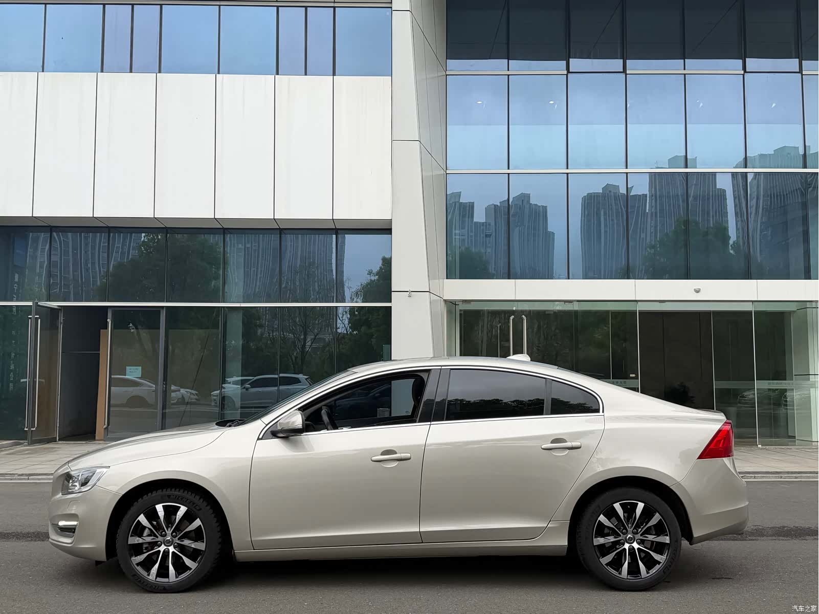 Volvo S60, 2019 4