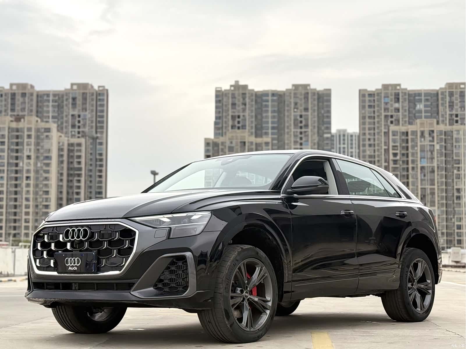 Audi Q8, 2025 1