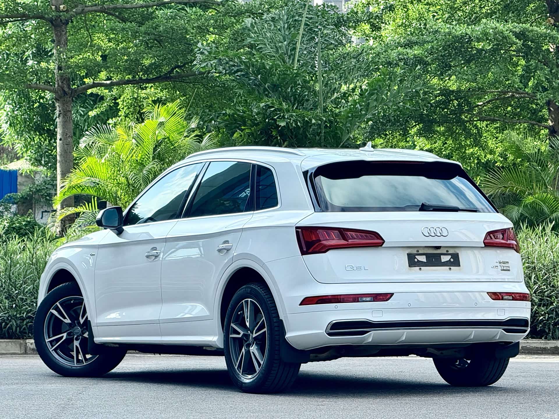 Audi Q5L, 2019 3
