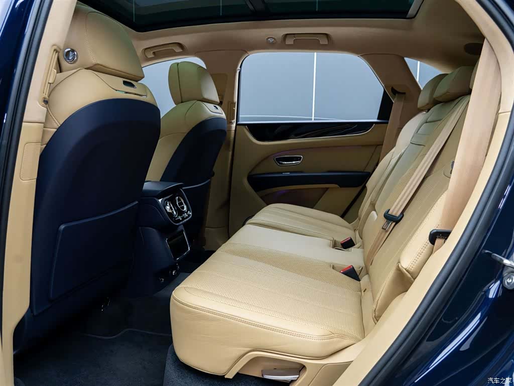 Bentley Bentayga, 2024 13