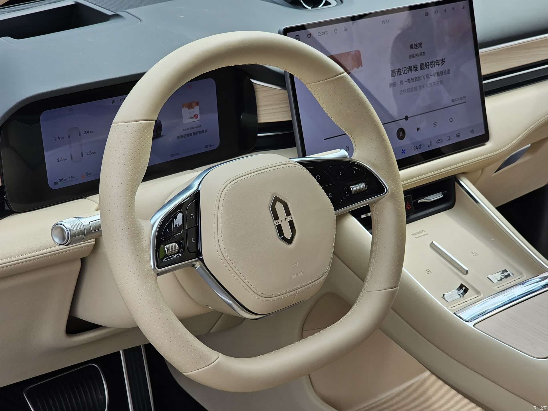 AITO M5, 2025 10