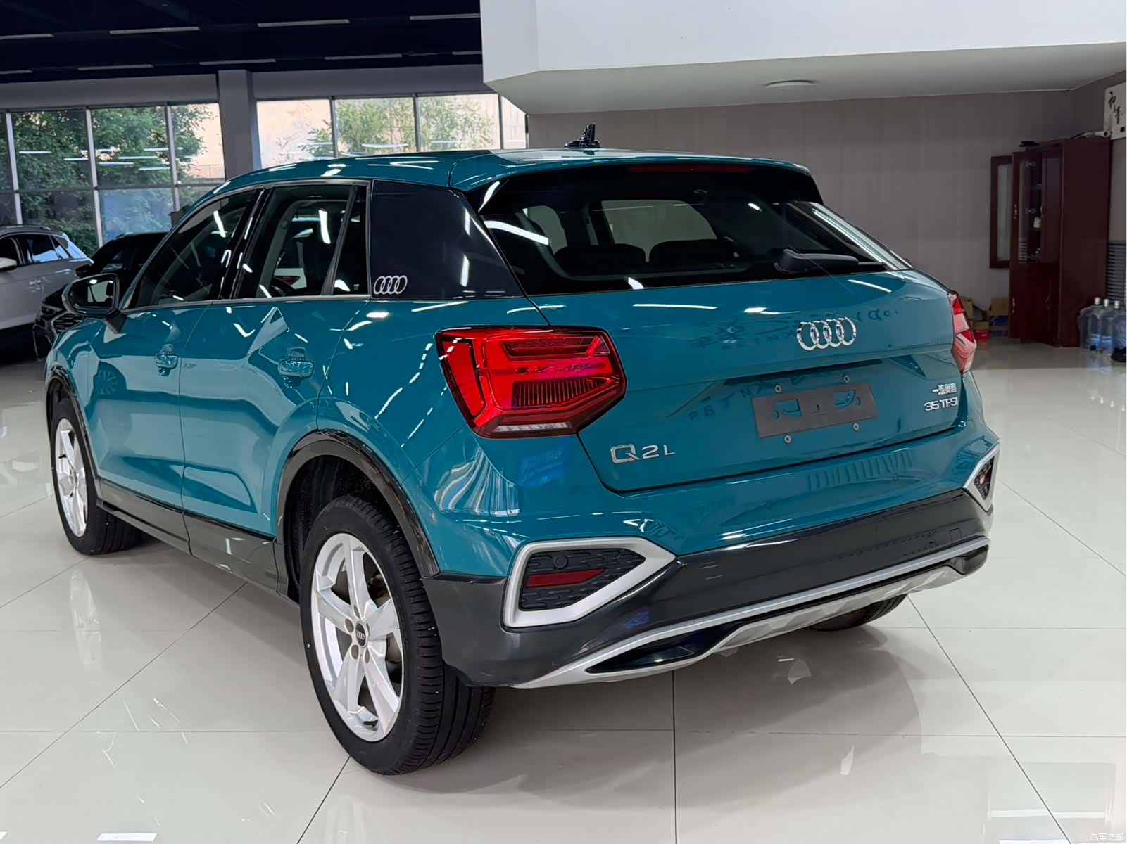 Audi Q2L, 2023 4