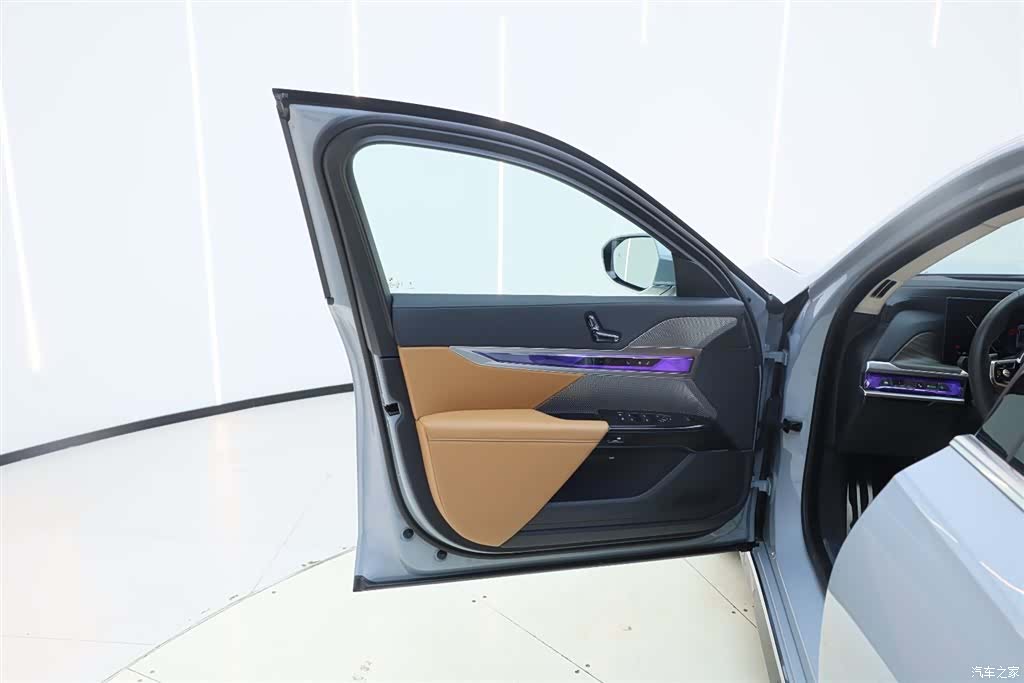 BMW i7, 2023 16