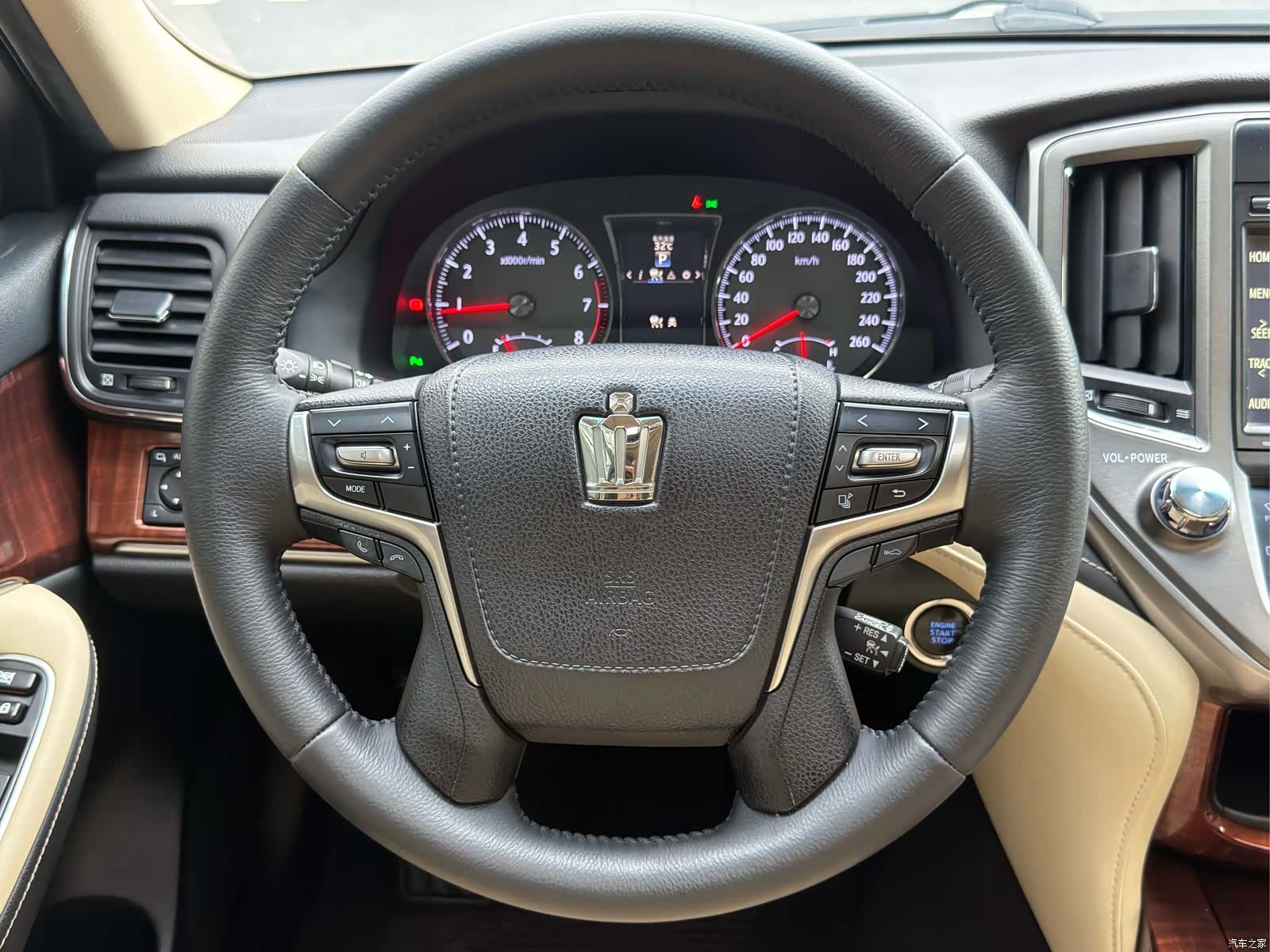 Toyota Crown, 2016 15