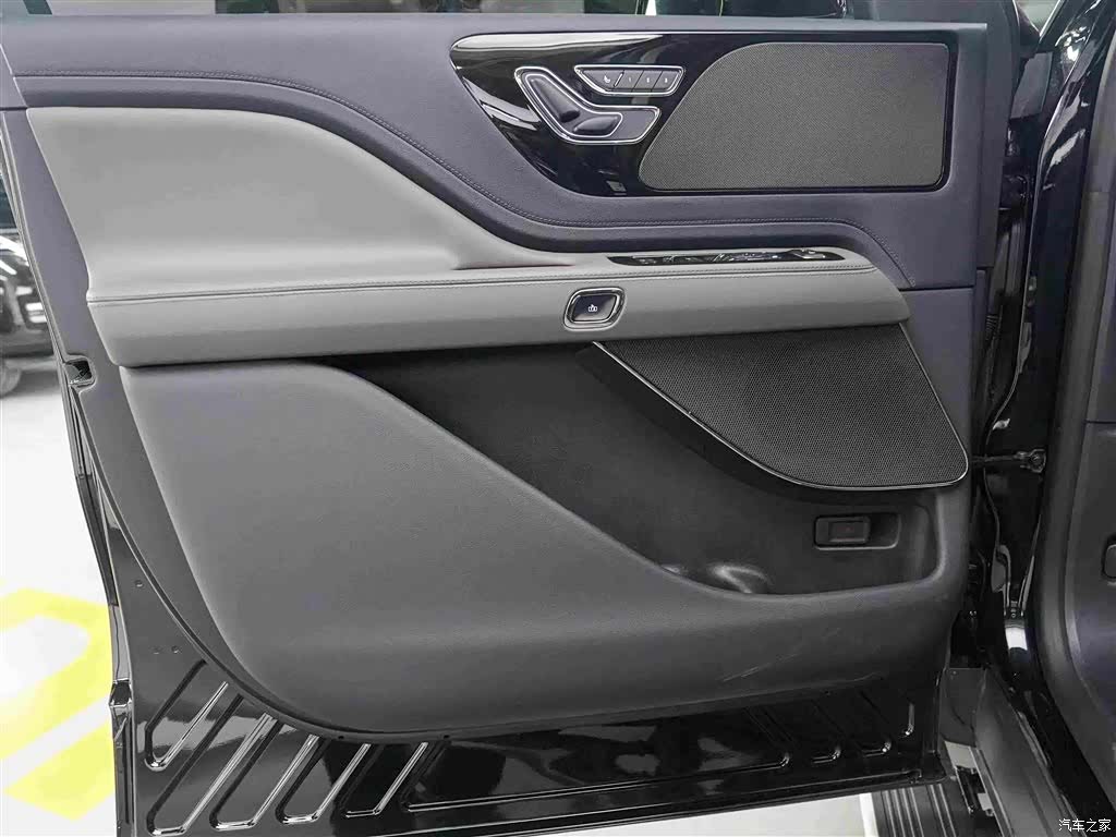 Lincoln Aviator, 2025 9