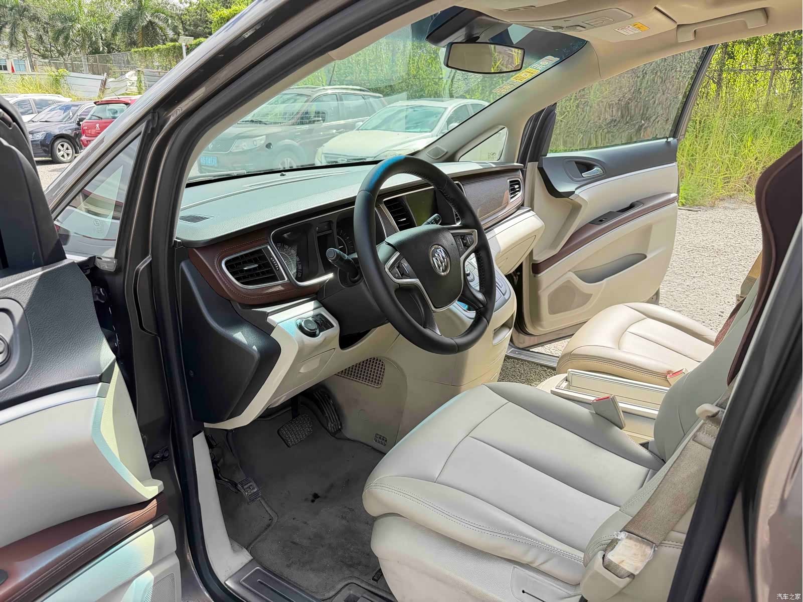 Buick GL8, 2017 9