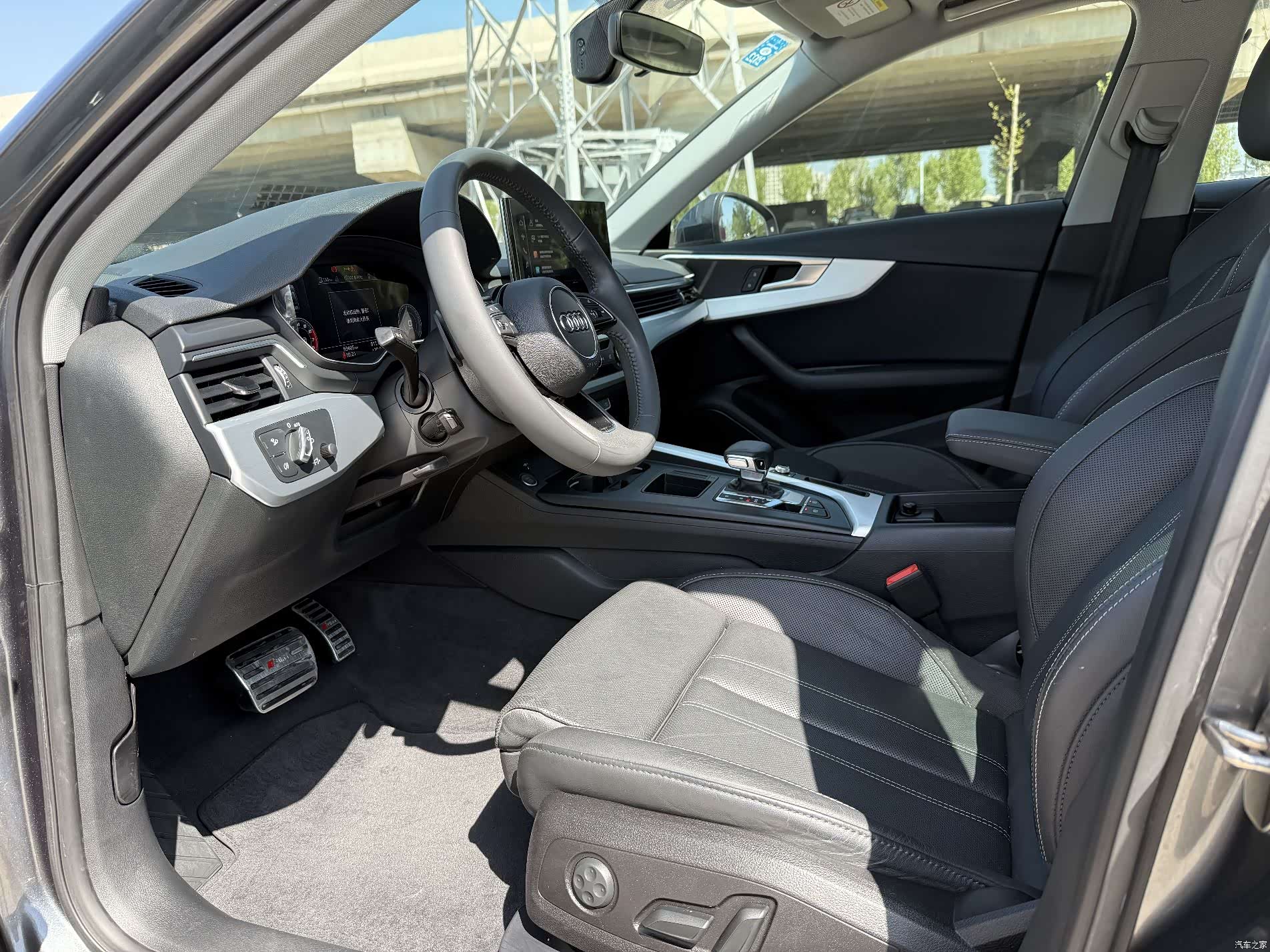 Audi A4L, 2020 все фото