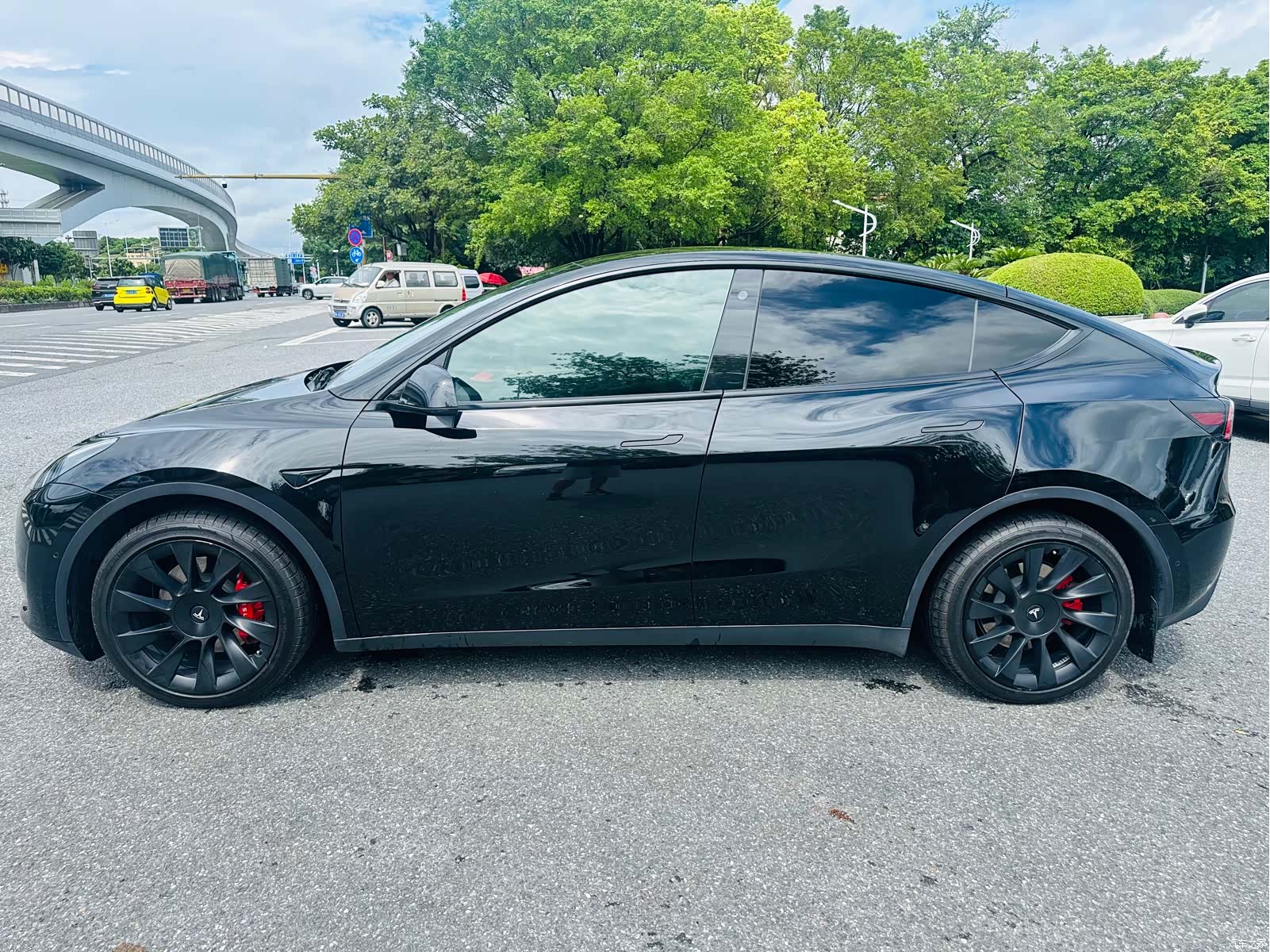Tesla Model Y, 2022 4