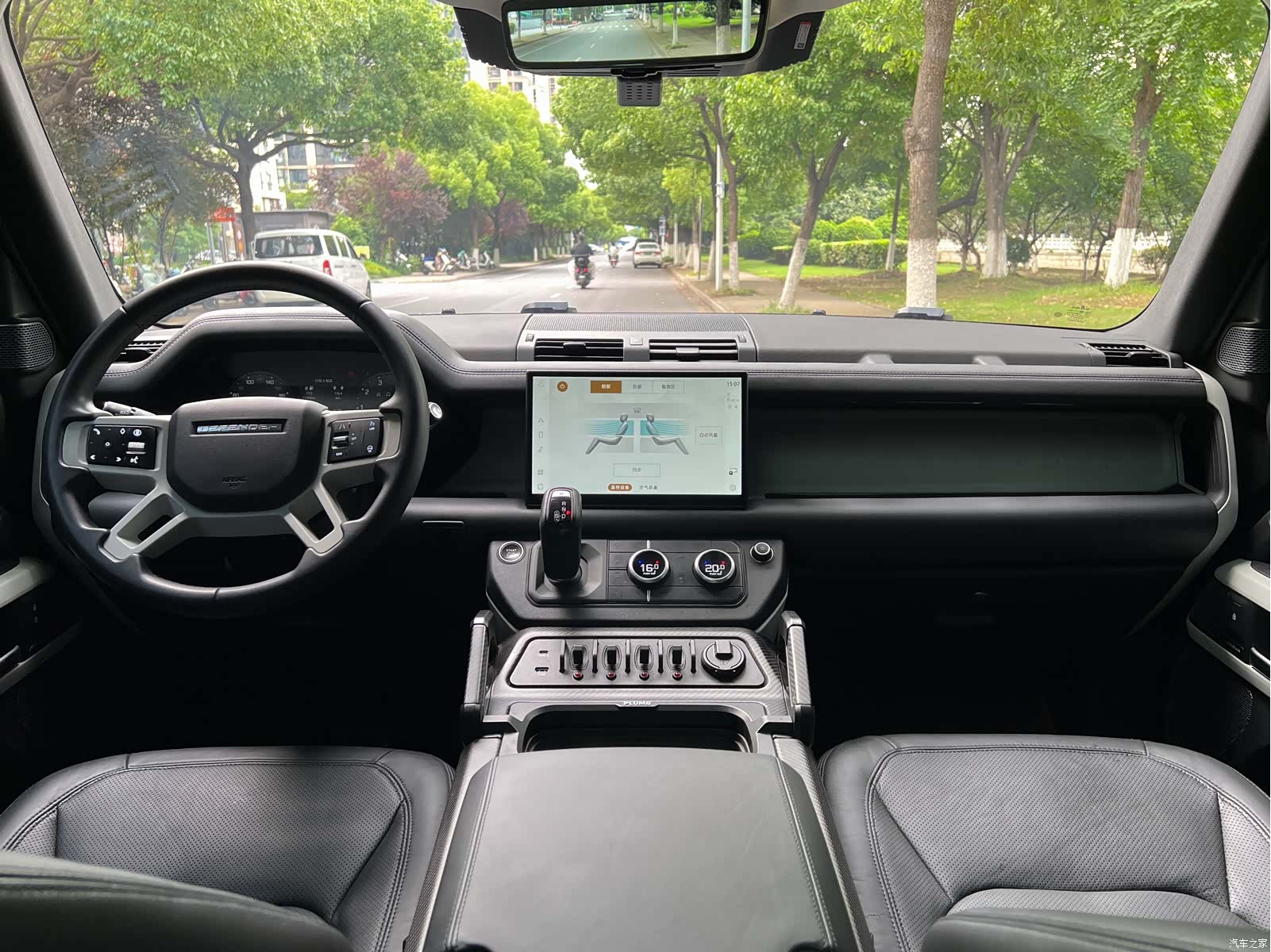Land Rover Defender, 2024 7