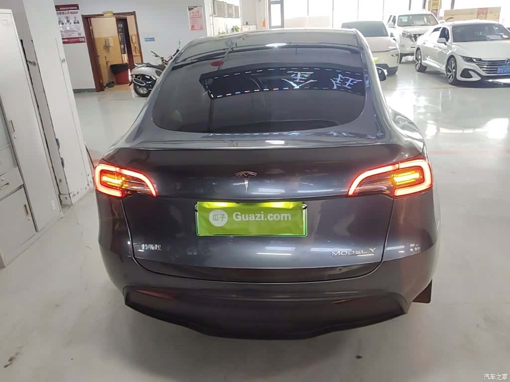 Tesla Model Y, 2022 6