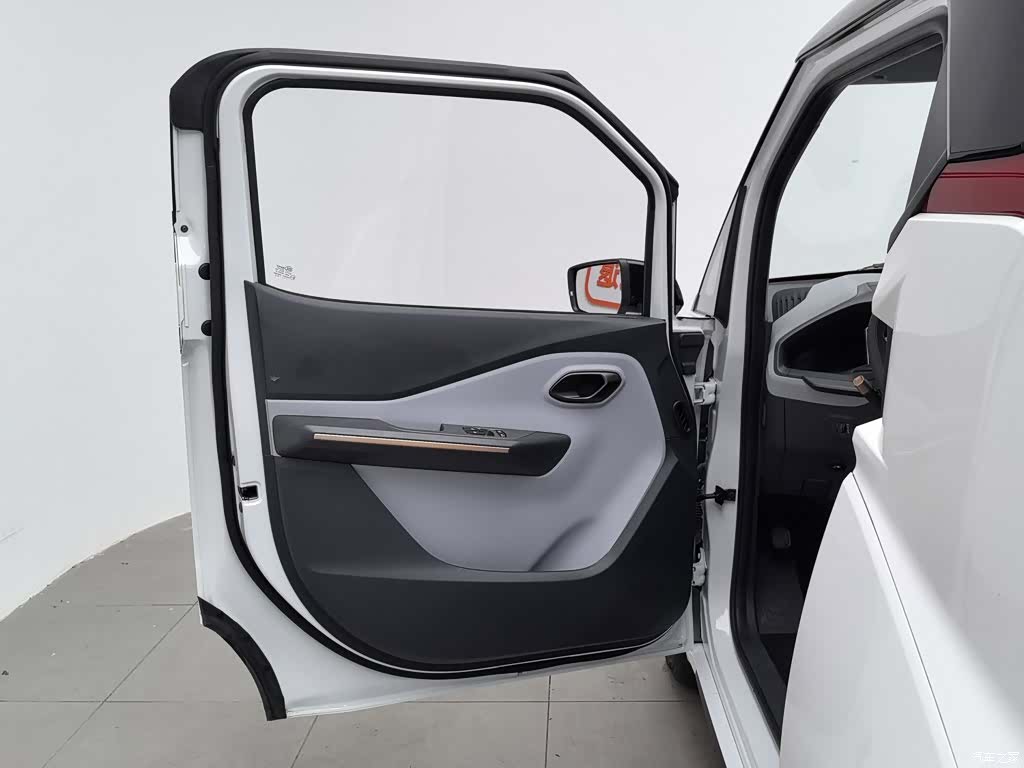 Wuling NanoEV, 2022 8