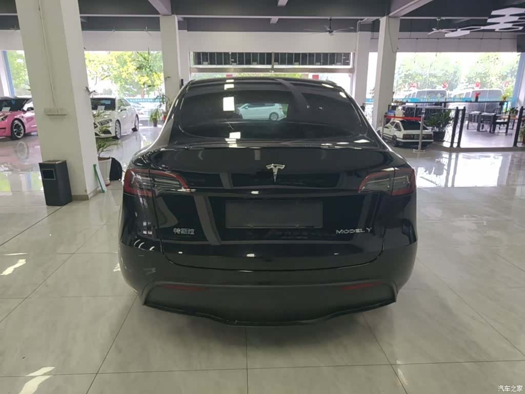 Tesla Model Y, 2023 4