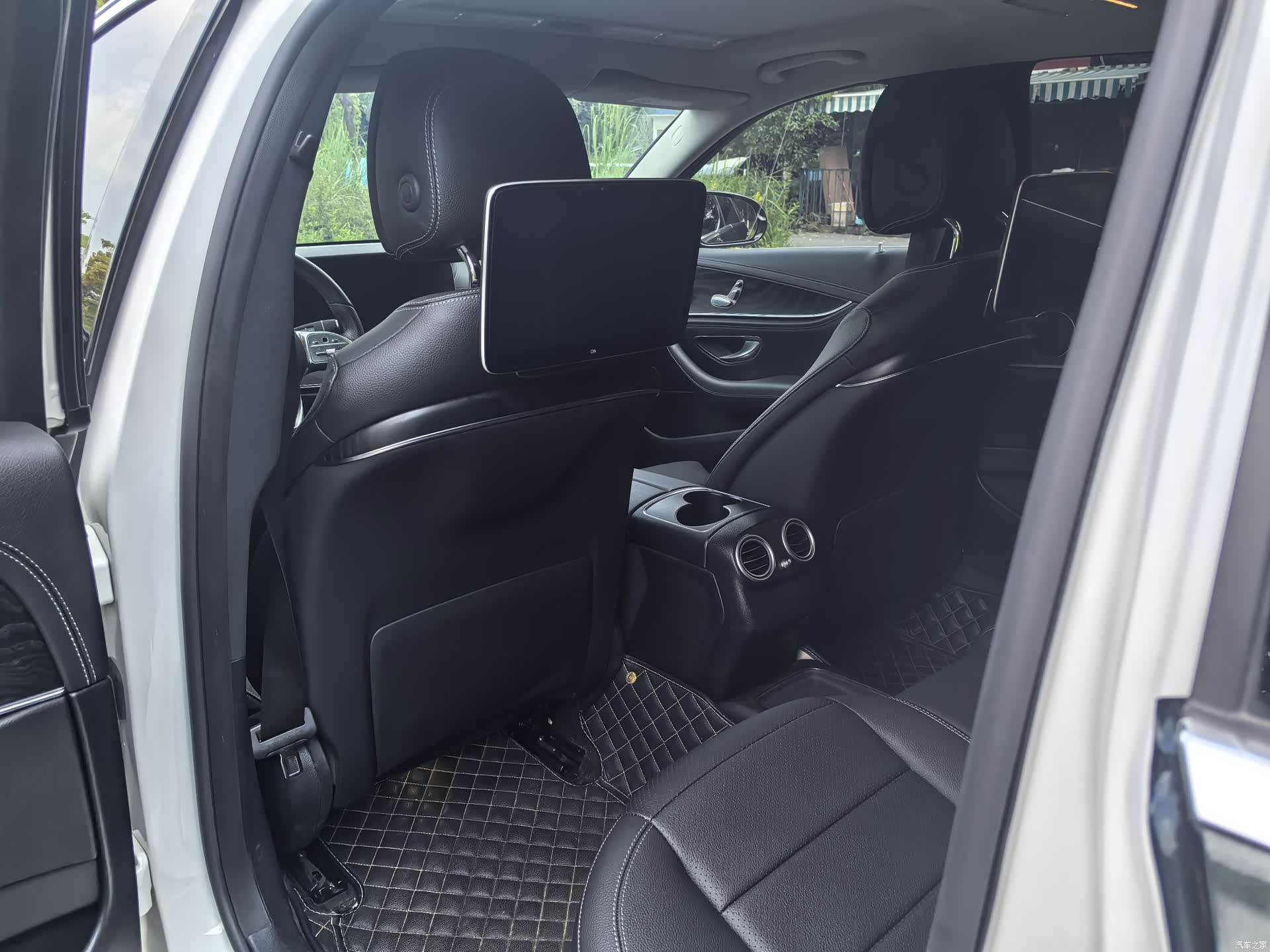Mercedes-Benz E-Class, 2019 32