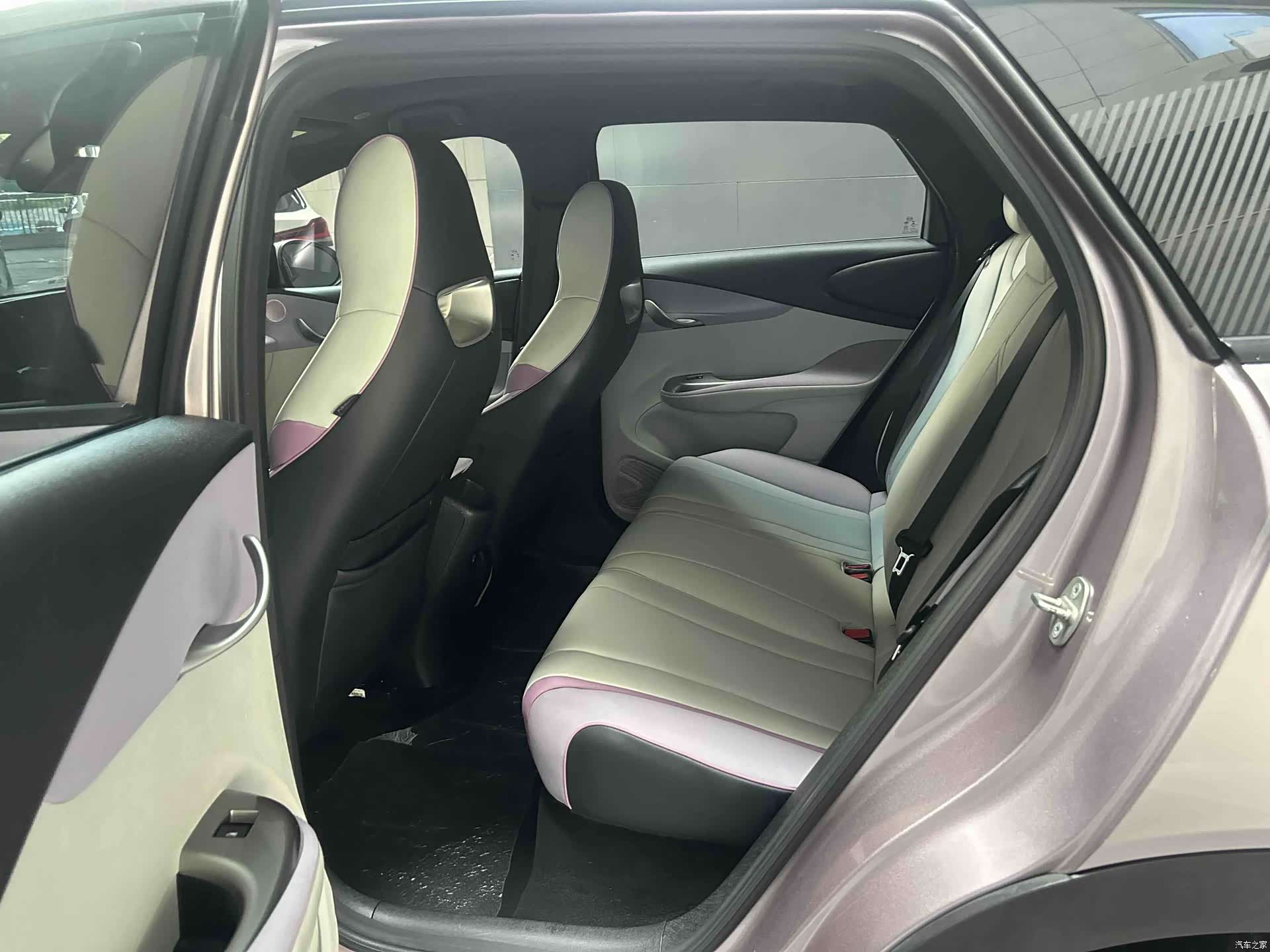 BYD Dolphin, 2022 19