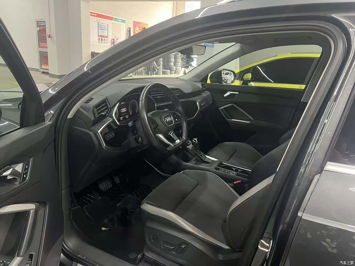 Audi Q3, 2023 4