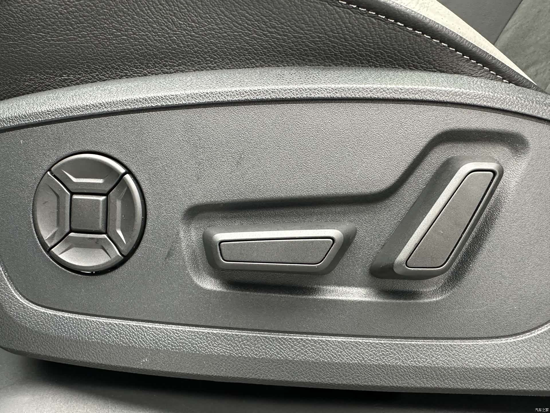 Audi Q3, 2023 13