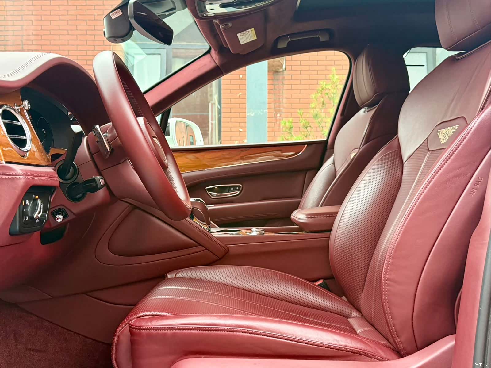 Bentley Bentayga, 2021 9