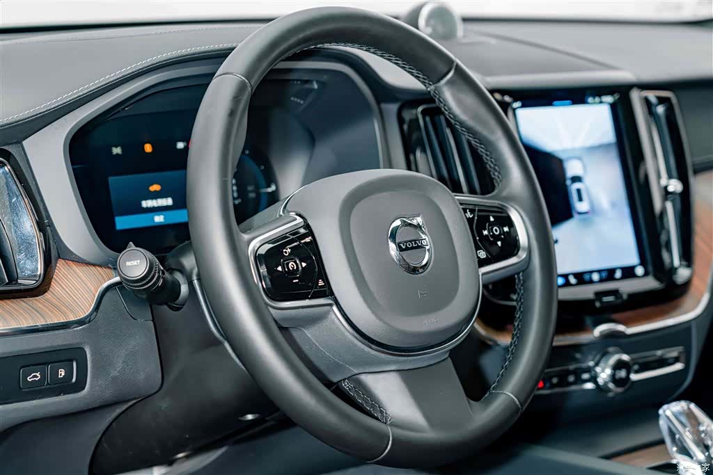 Volvo XC60, 2025 9