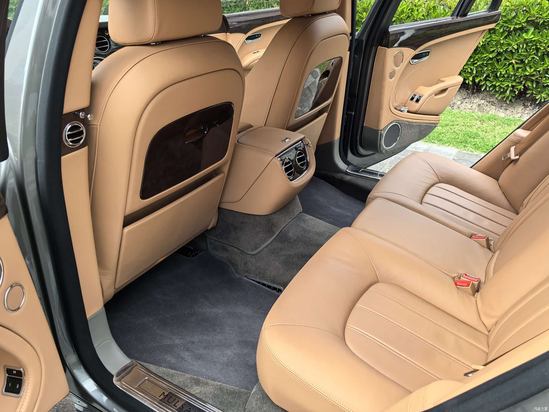 Bentley Mulsanne, 2015 18