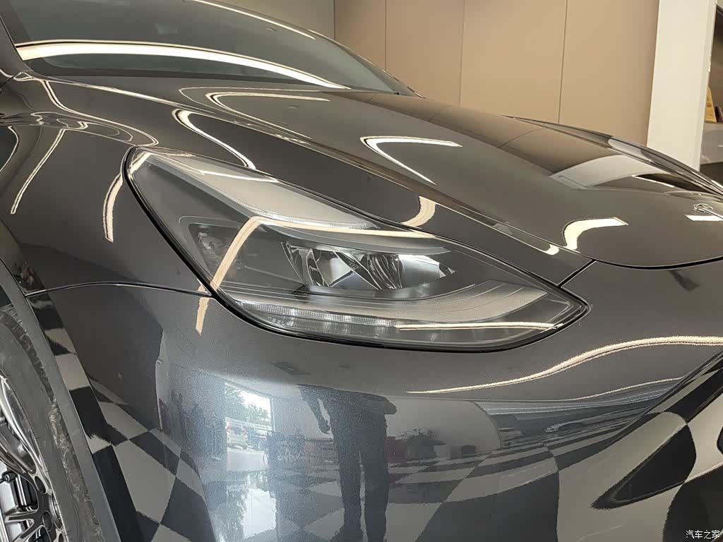 Tesla Model Y, 2025 8