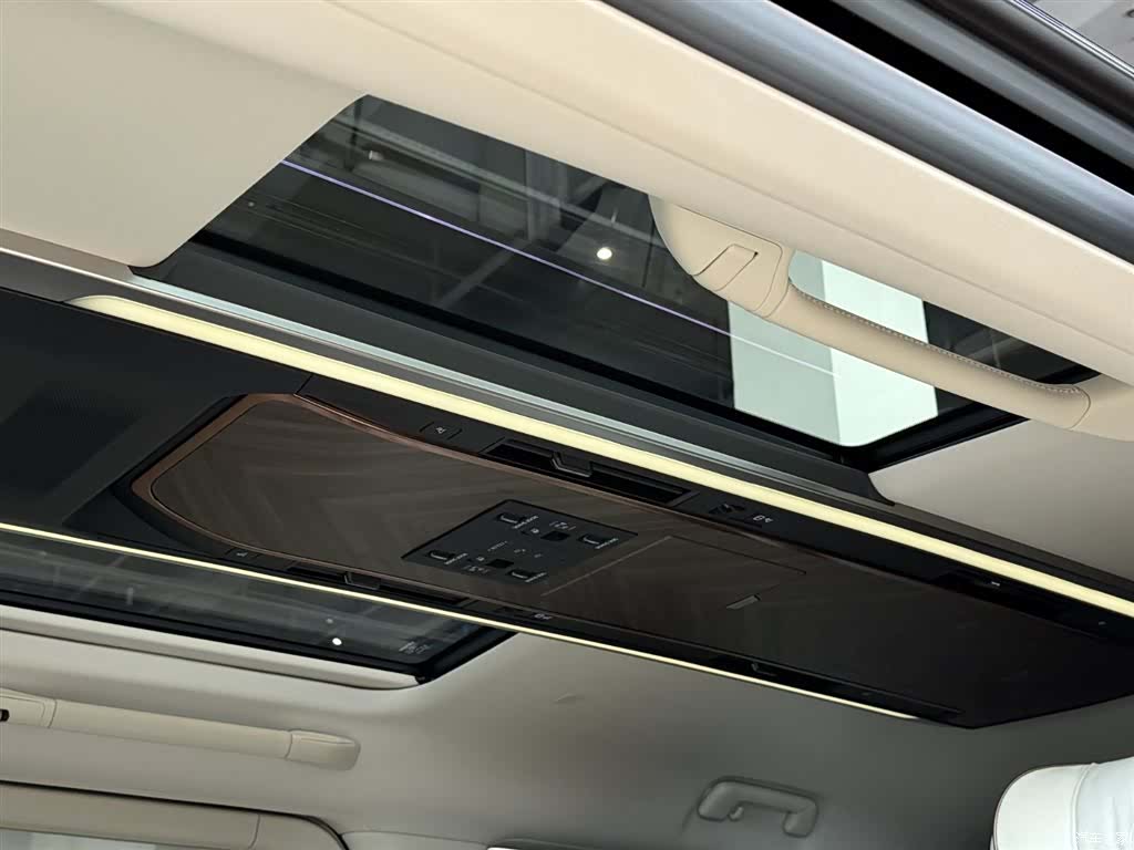 Lexus LM, 2026 8