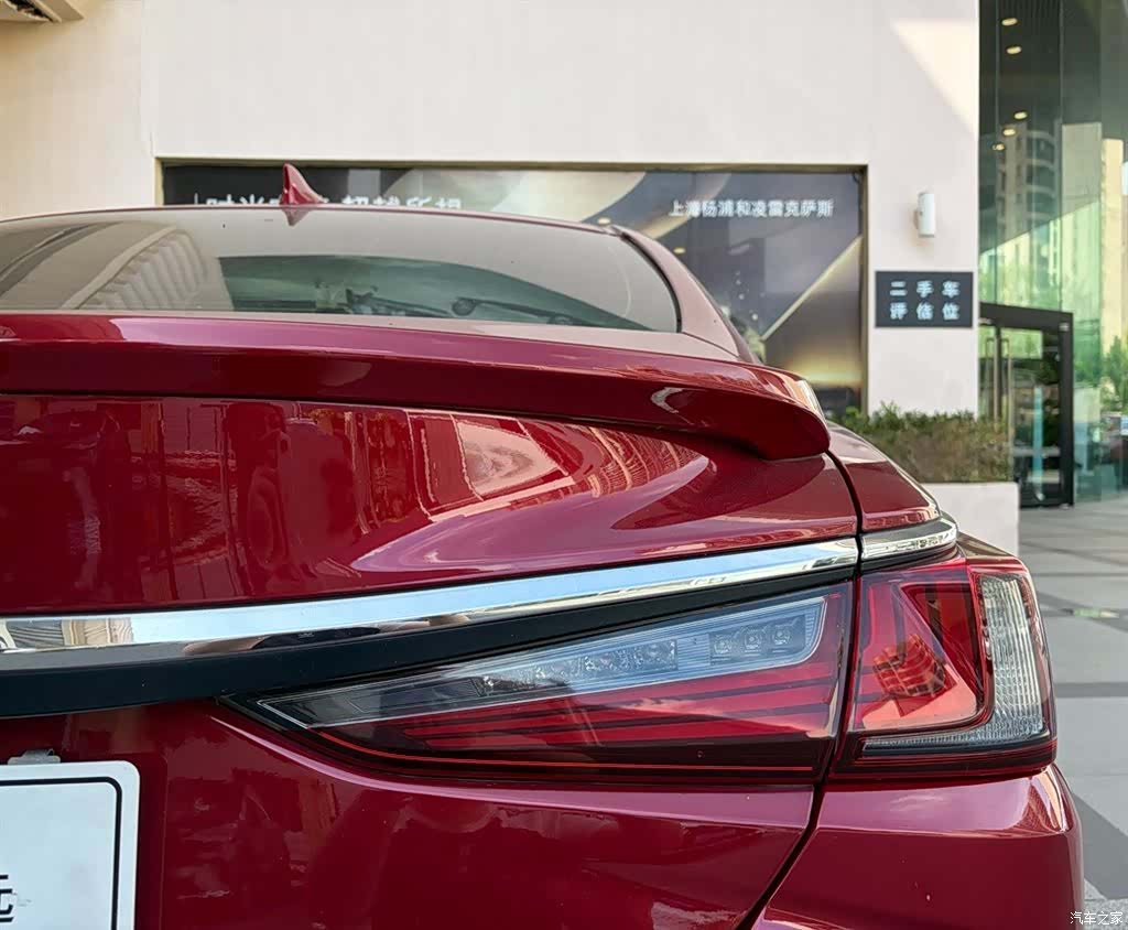 Lexus ES, 2019 12