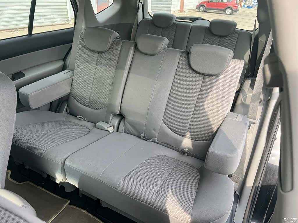Kia 7, 2011 15
