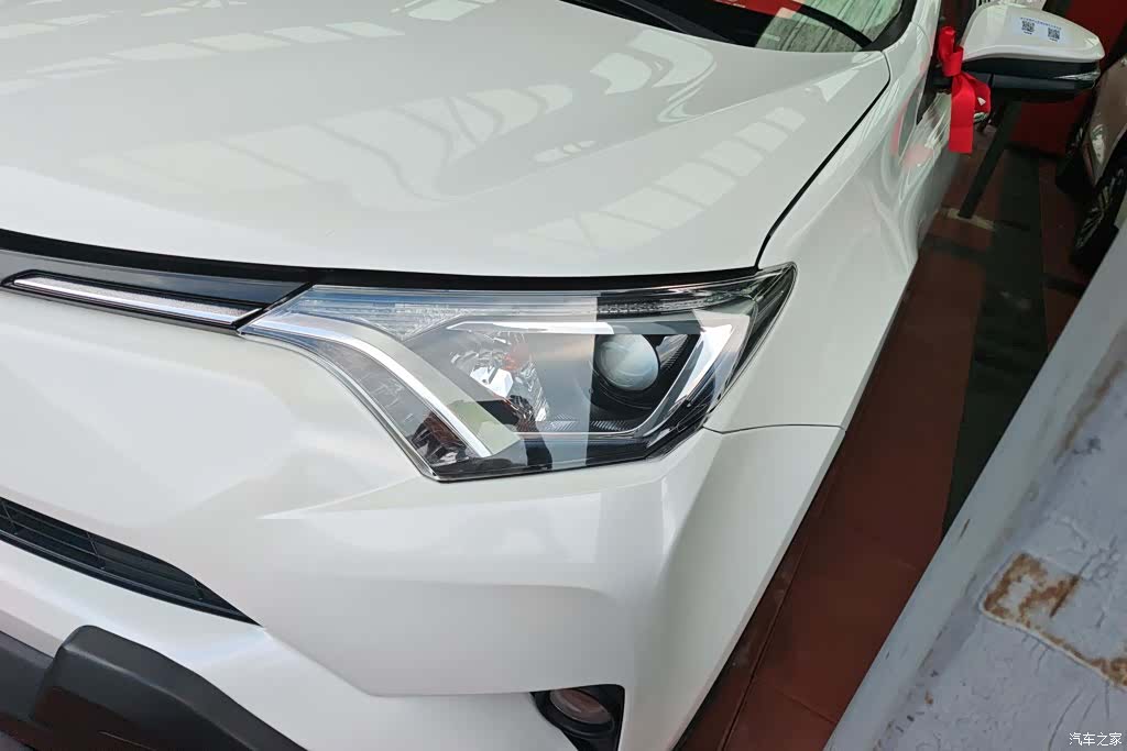 Toyota RAV4, 2017 все фото