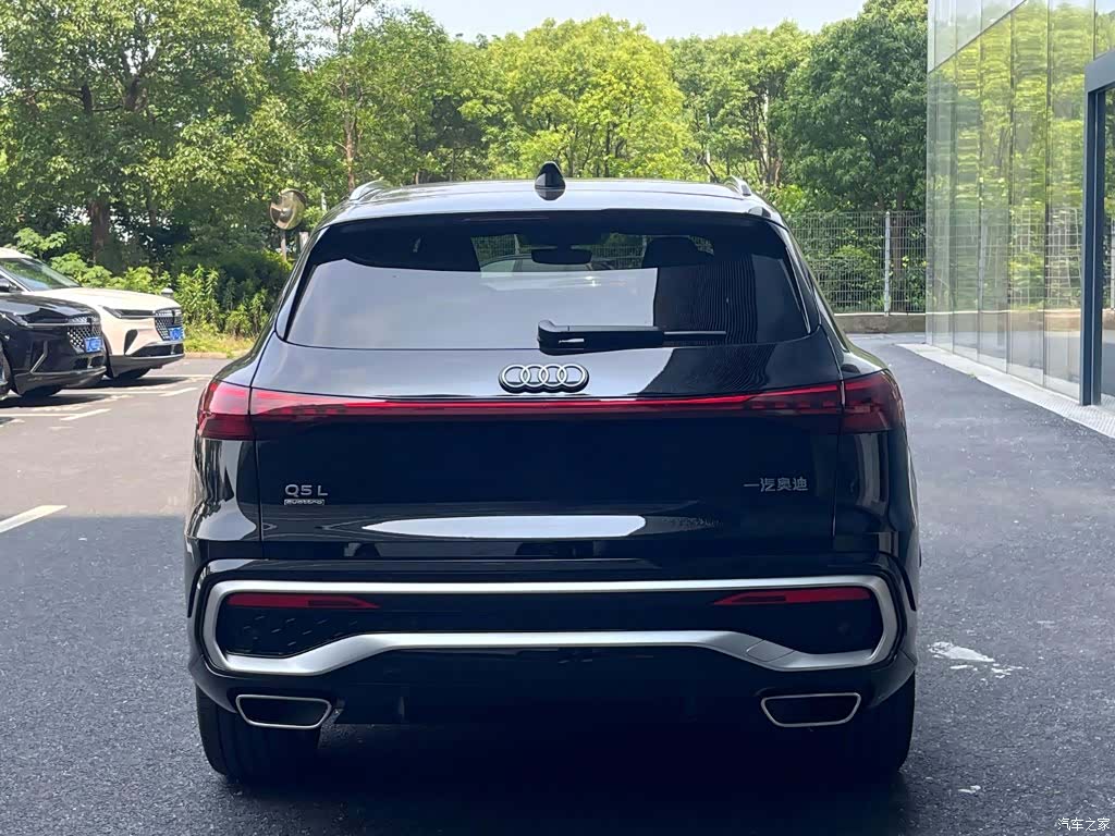 Audi Q5L, 2026 3
