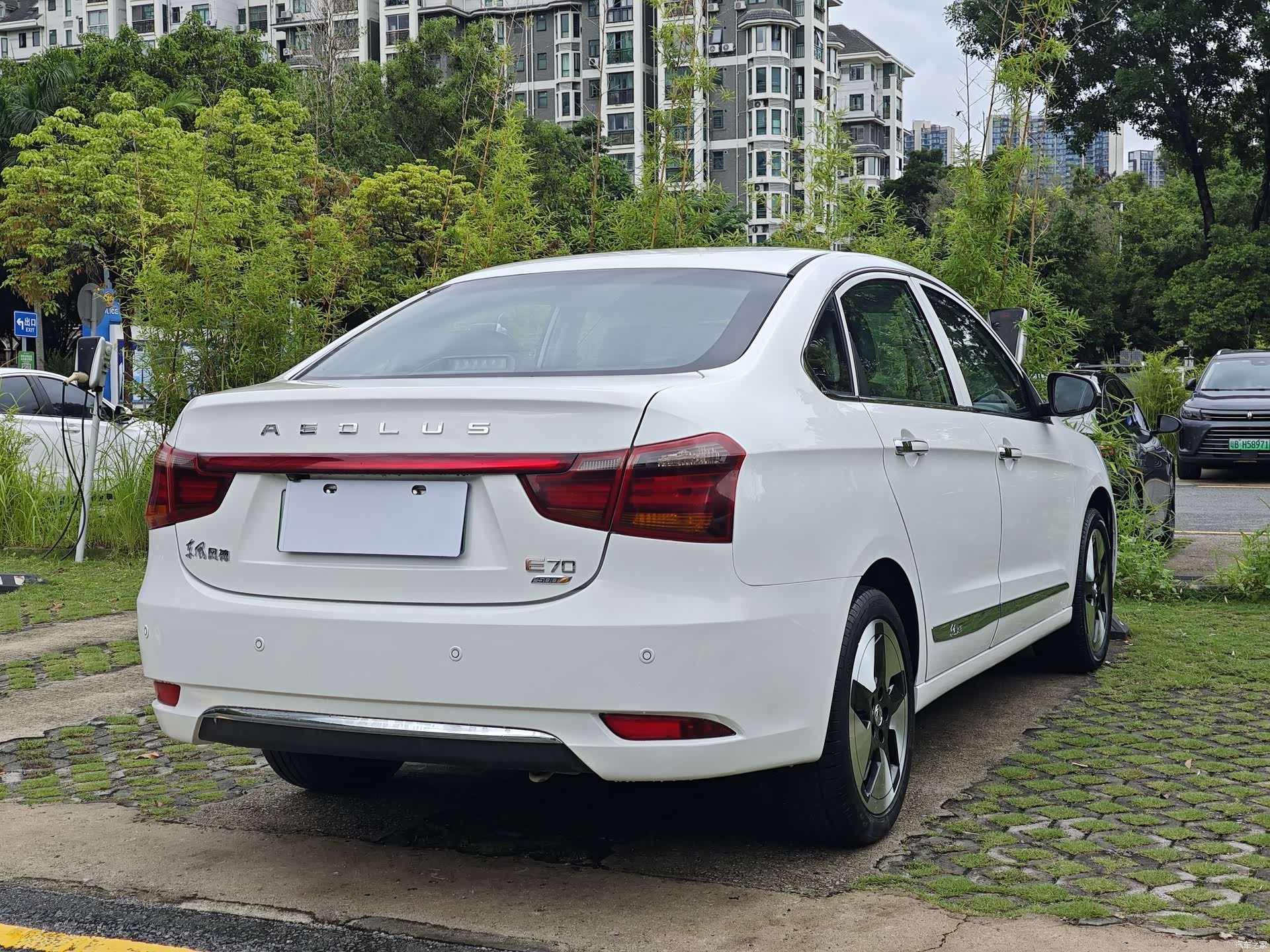 DongFeng E70, 2021 6