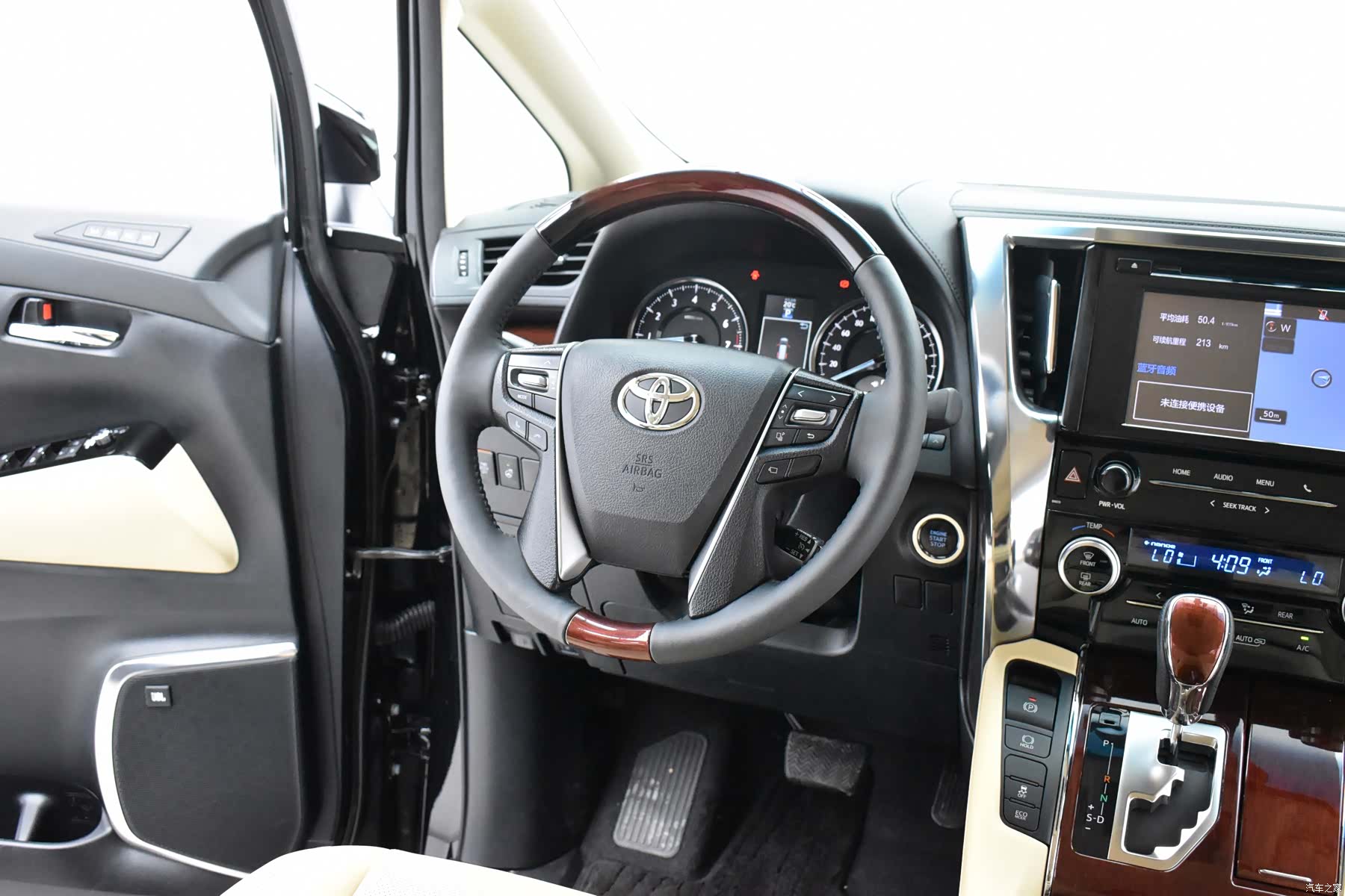 Toyota Alphard, 2016 8